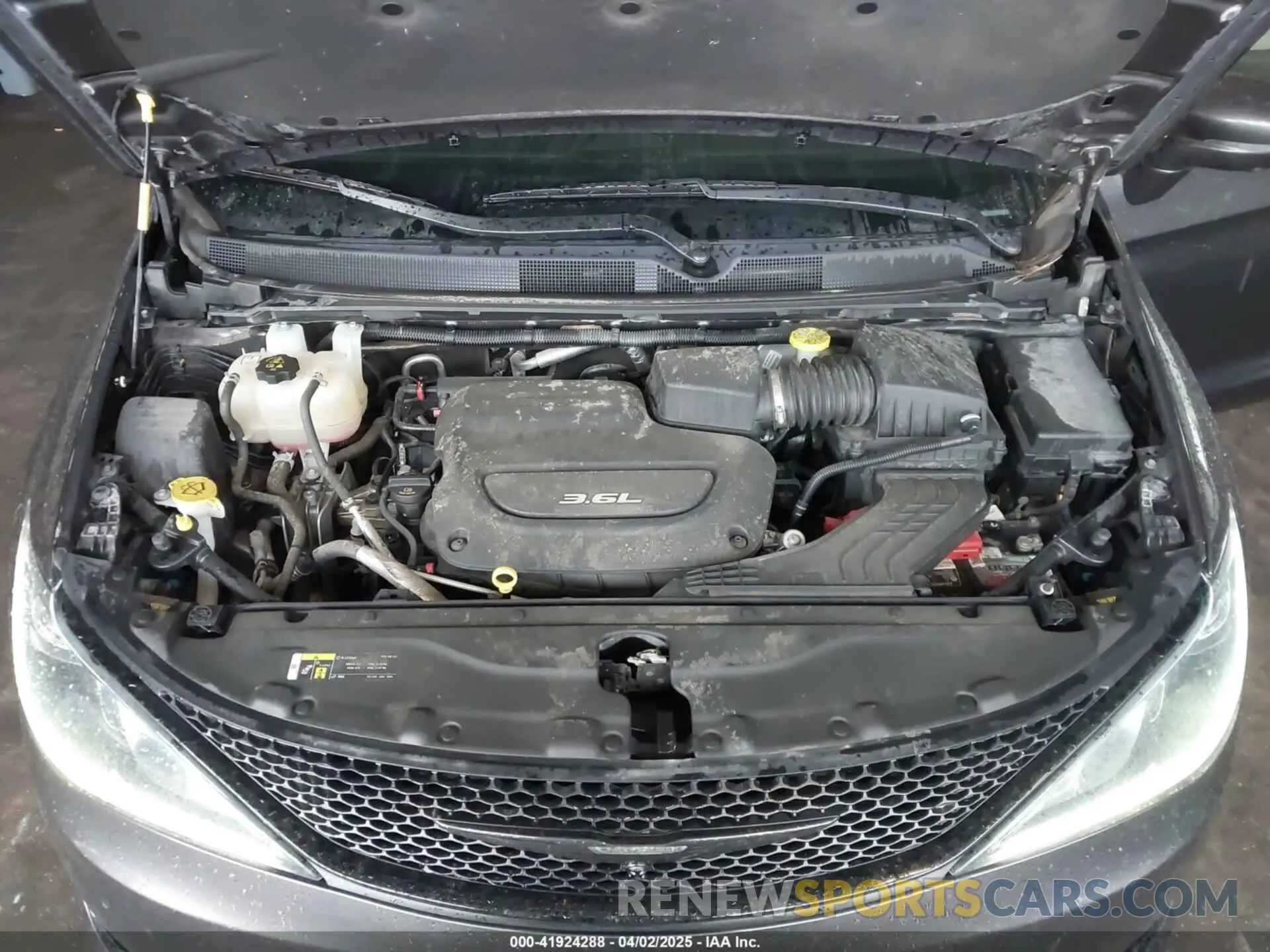 10 Photograph of a damaged car 2C4RC1GG7KR532538 CHRYSLER PACIFICA 2019