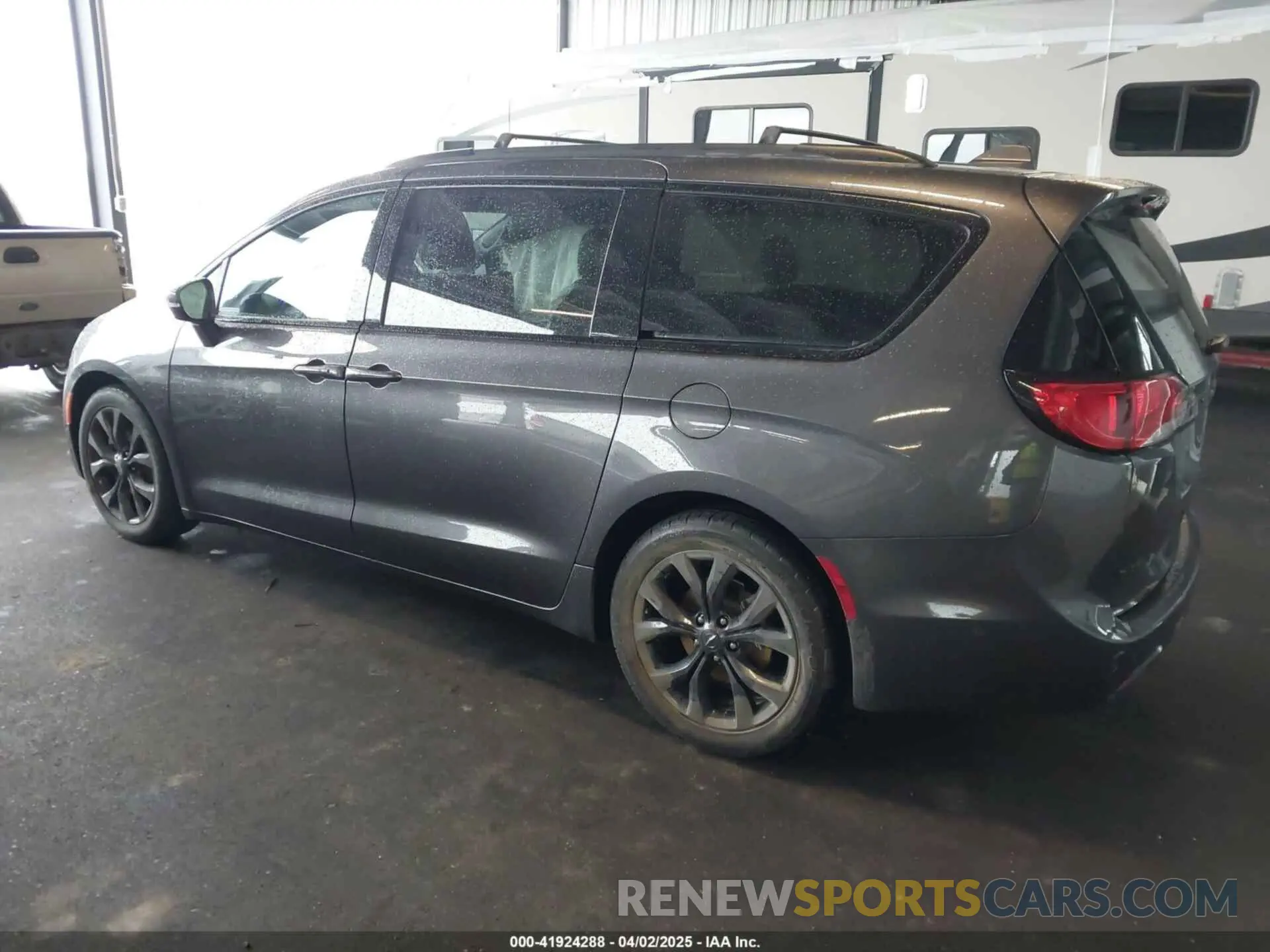3 Photograph of a damaged car 2C4RC1GG7KR532538 CHRYSLER PACIFICA 2019