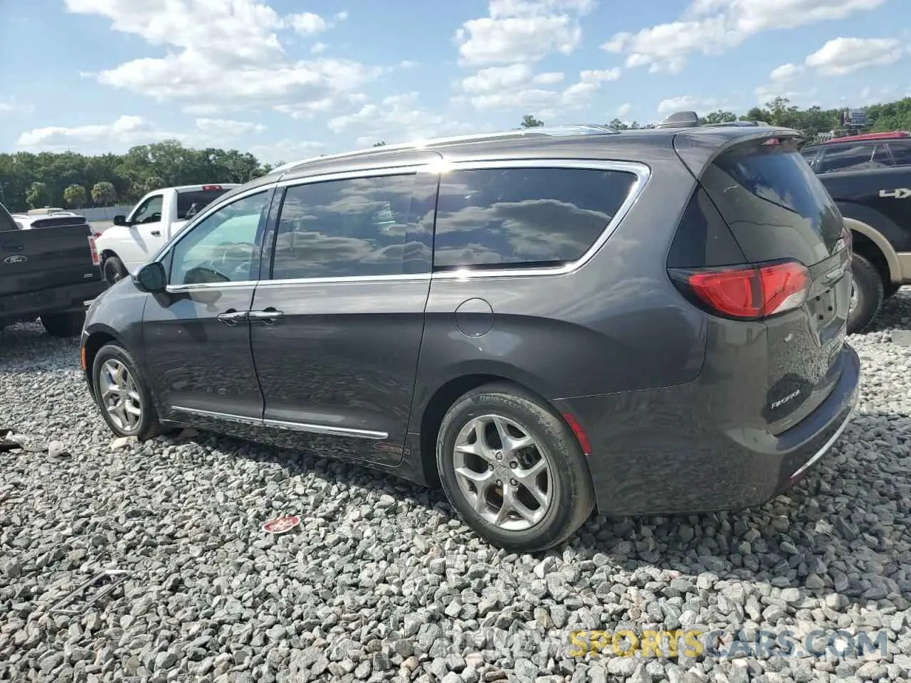 2 Photograph of a damaged car 2C4RC1GG7KR667356 CHRYSLER PACIFICA 2019