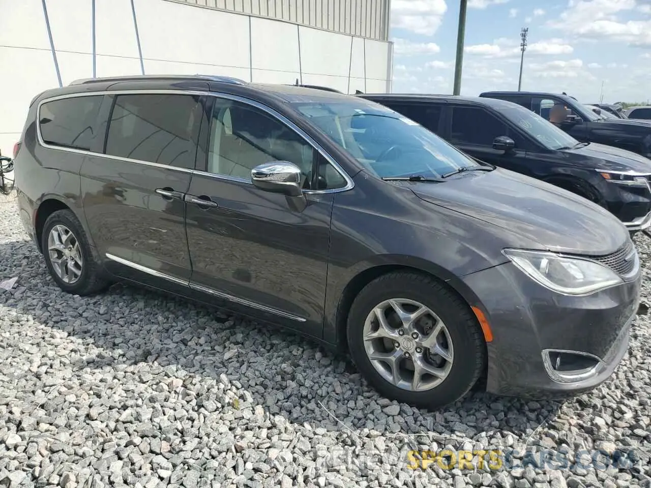 4 Photograph of a damaged car 2C4RC1GG7KR667356 CHRYSLER PACIFICA 2019