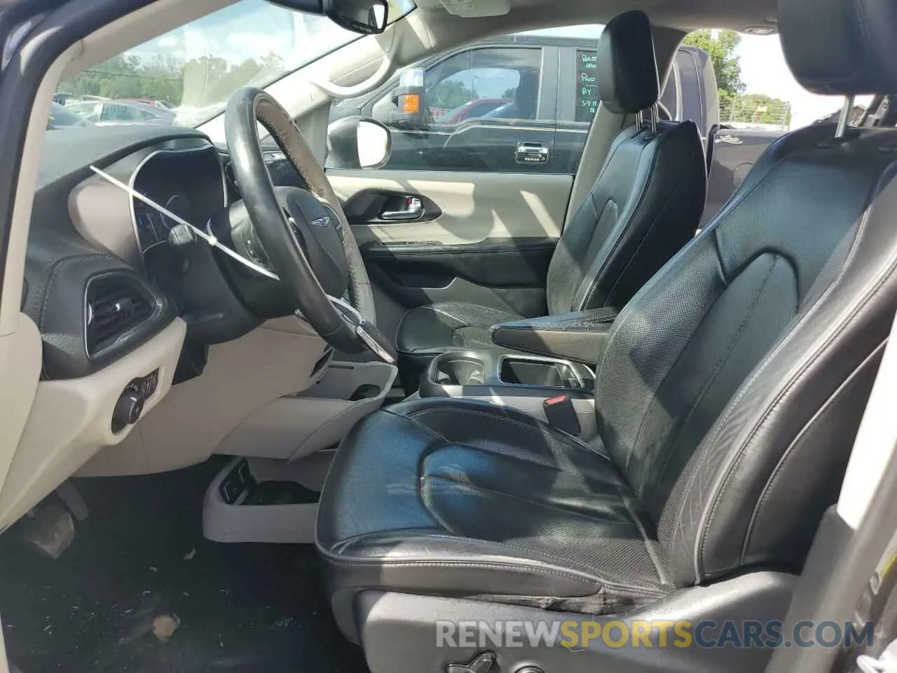 7 Photograph of a damaged car 2C4RC1GG7KR667356 CHRYSLER PACIFICA 2019