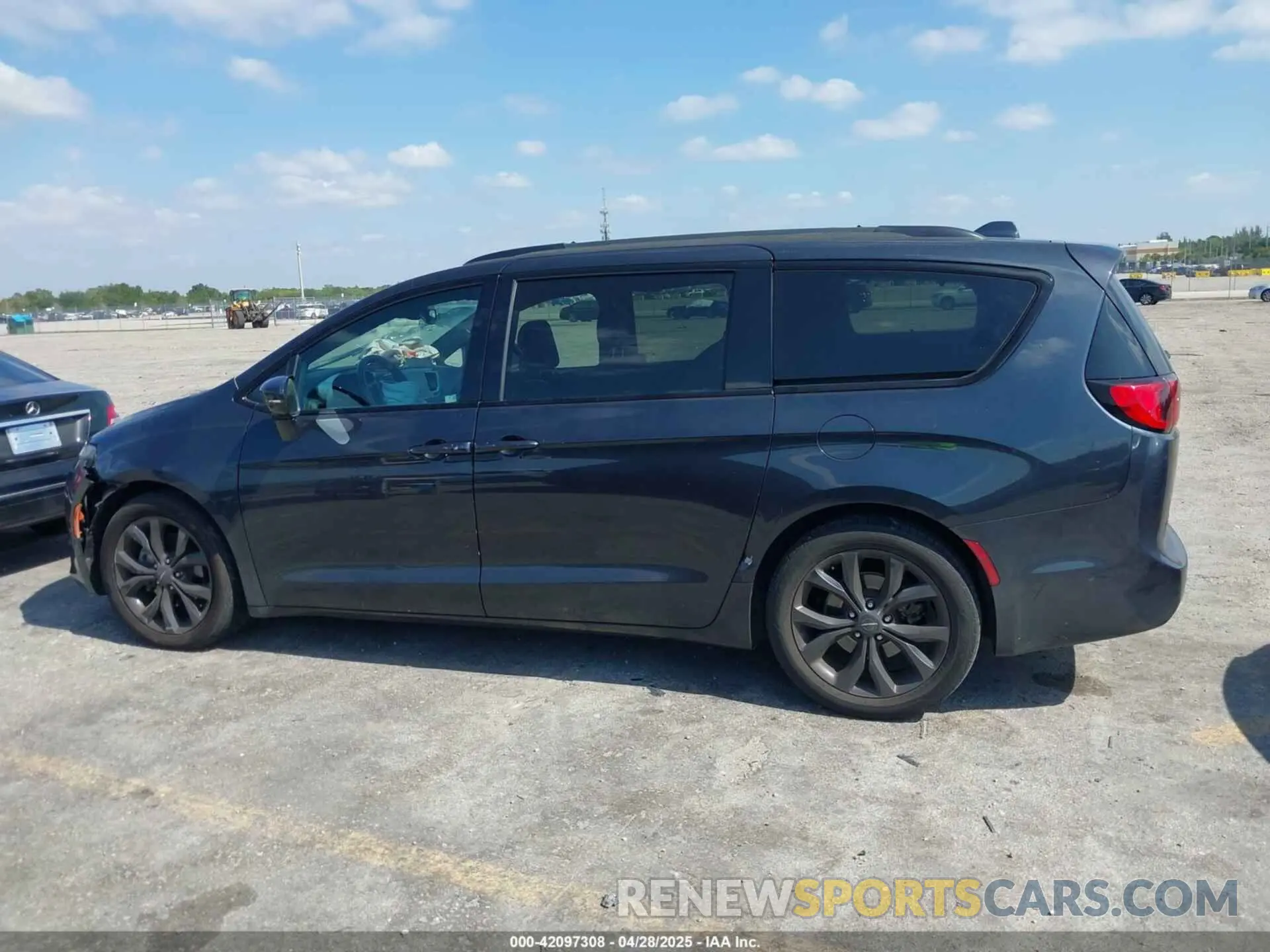 14 Photograph of a damaged car 2C4RC1GG8KR657371 CHRYSLER PACIFICA 2019