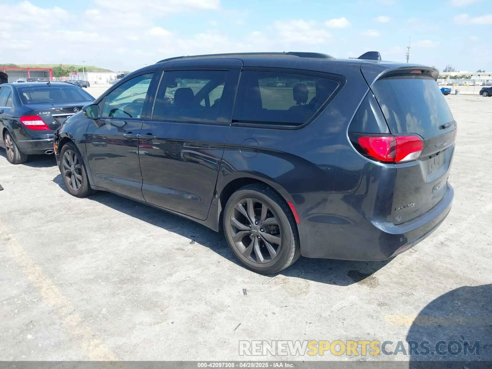 3 Photograph of a damaged car 2C4RC1GG8KR657371 CHRYSLER PACIFICA 2019