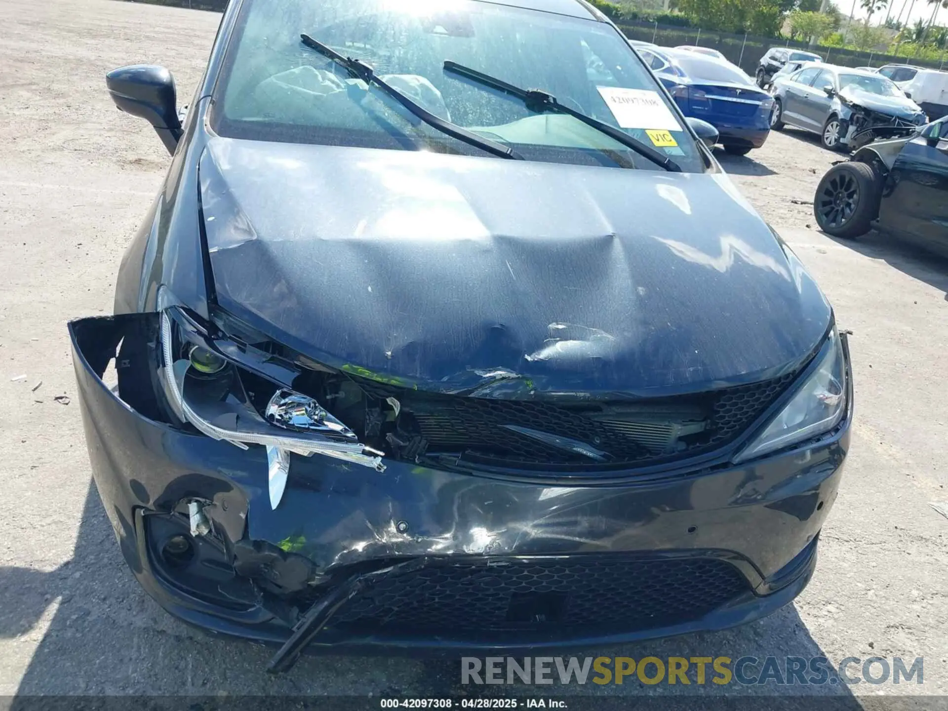 6 Photograph of a damaged car 2C4RC1GG8KR657371 CHRYSLER PACIFICA 2019