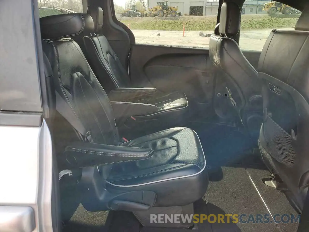 11 Photograph of a damaged car 2C4RC1GG8KR720288 CHRYSLER PACIFICA 2019