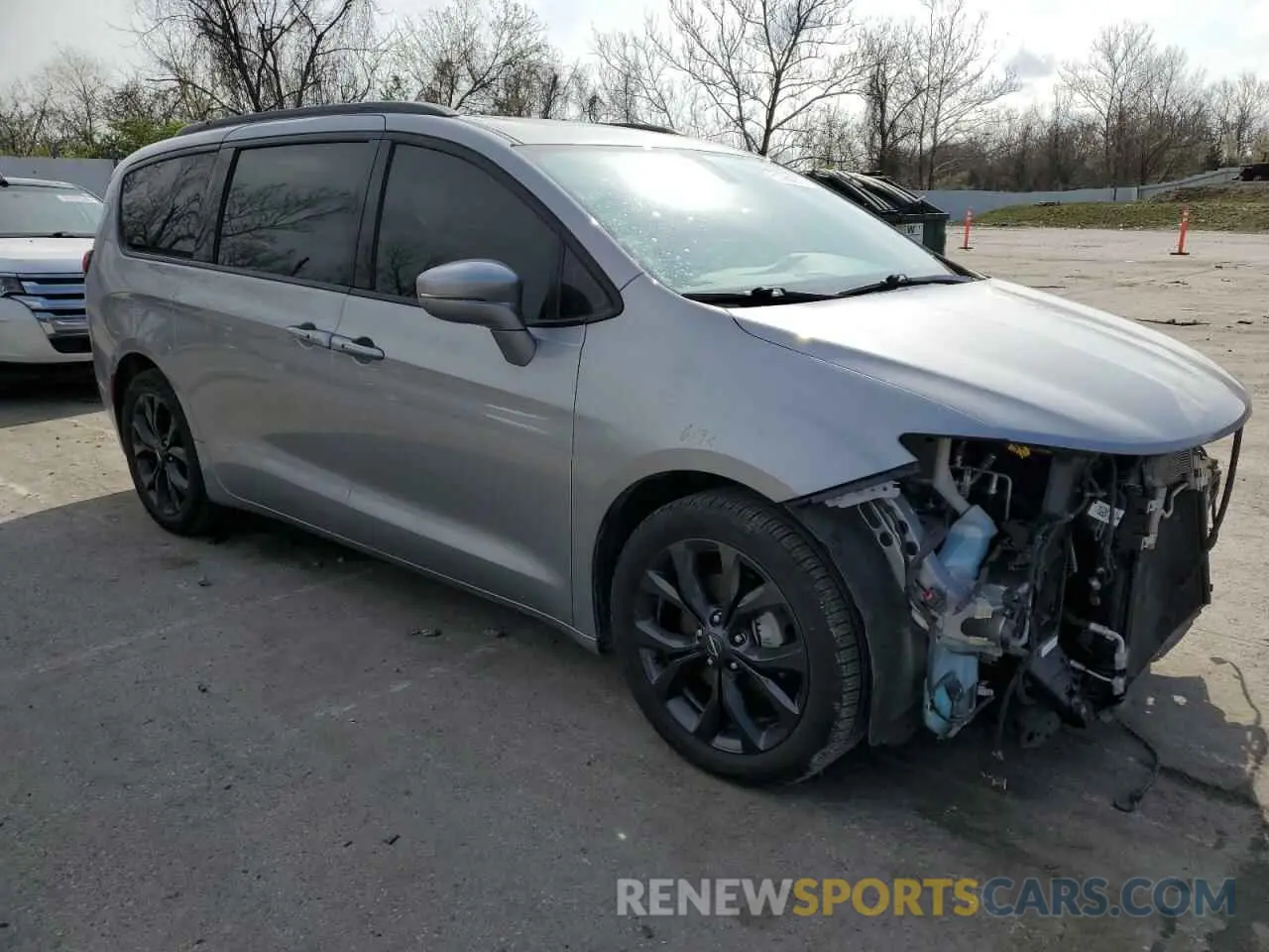 4 Photograph of a damaged car 2C4RC1GG8KR720288 CHRYSLER PACIFICA 2019