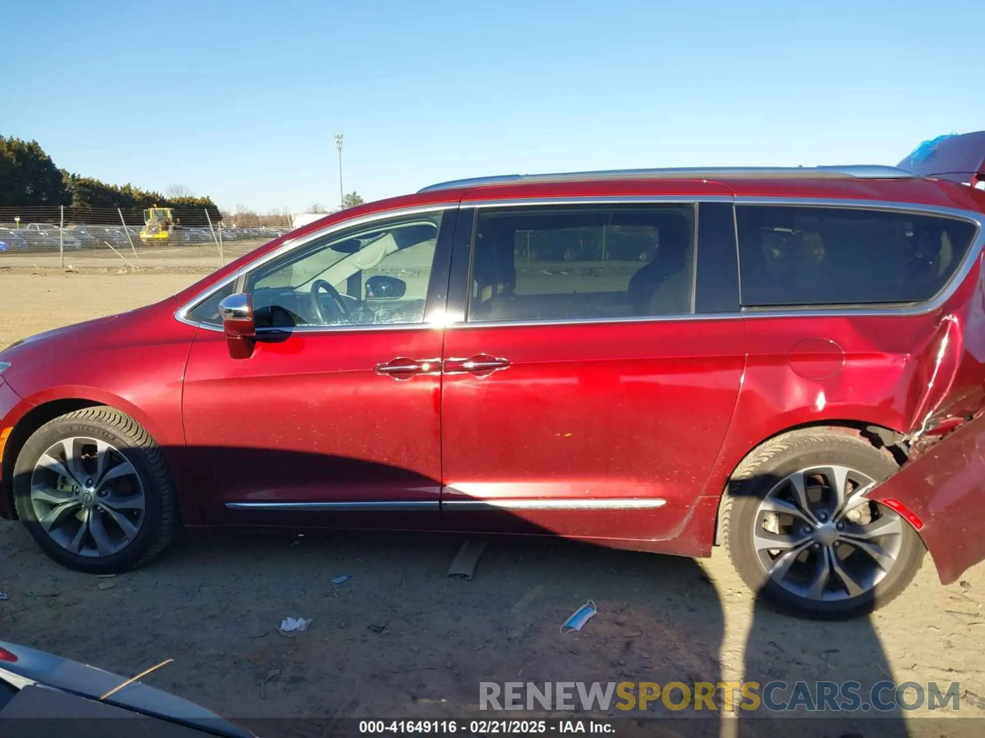 14 Photograph of a damaged car 2C4RC1GG9KR627909 CHRYSLER PACIFICA 2019