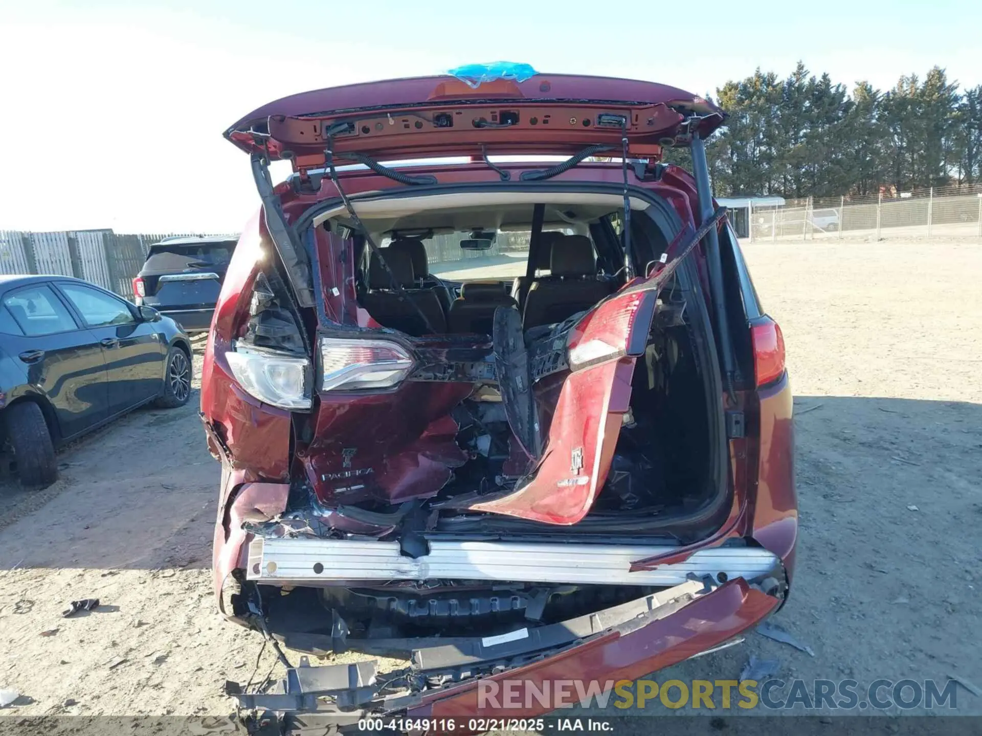 16 Photograph of a damaged car 2C4RC1GG9KR627909 CHRYSLER PACIFICA 2019