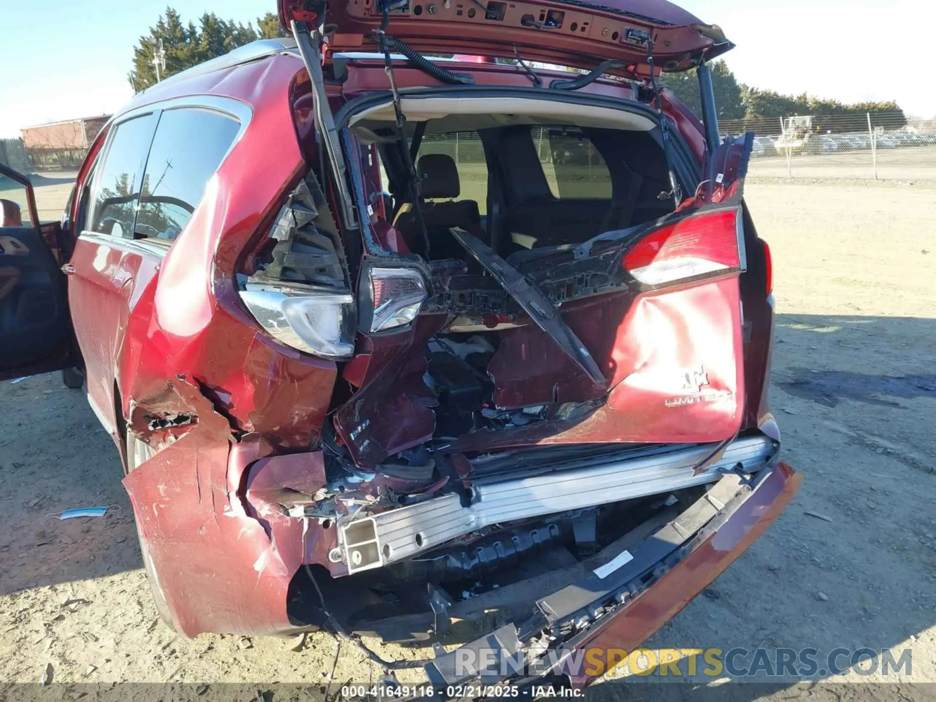 6 Photograph of a damaged car 2C4RC1GG9KR627909 CHRYSLER PACIFICA 2019