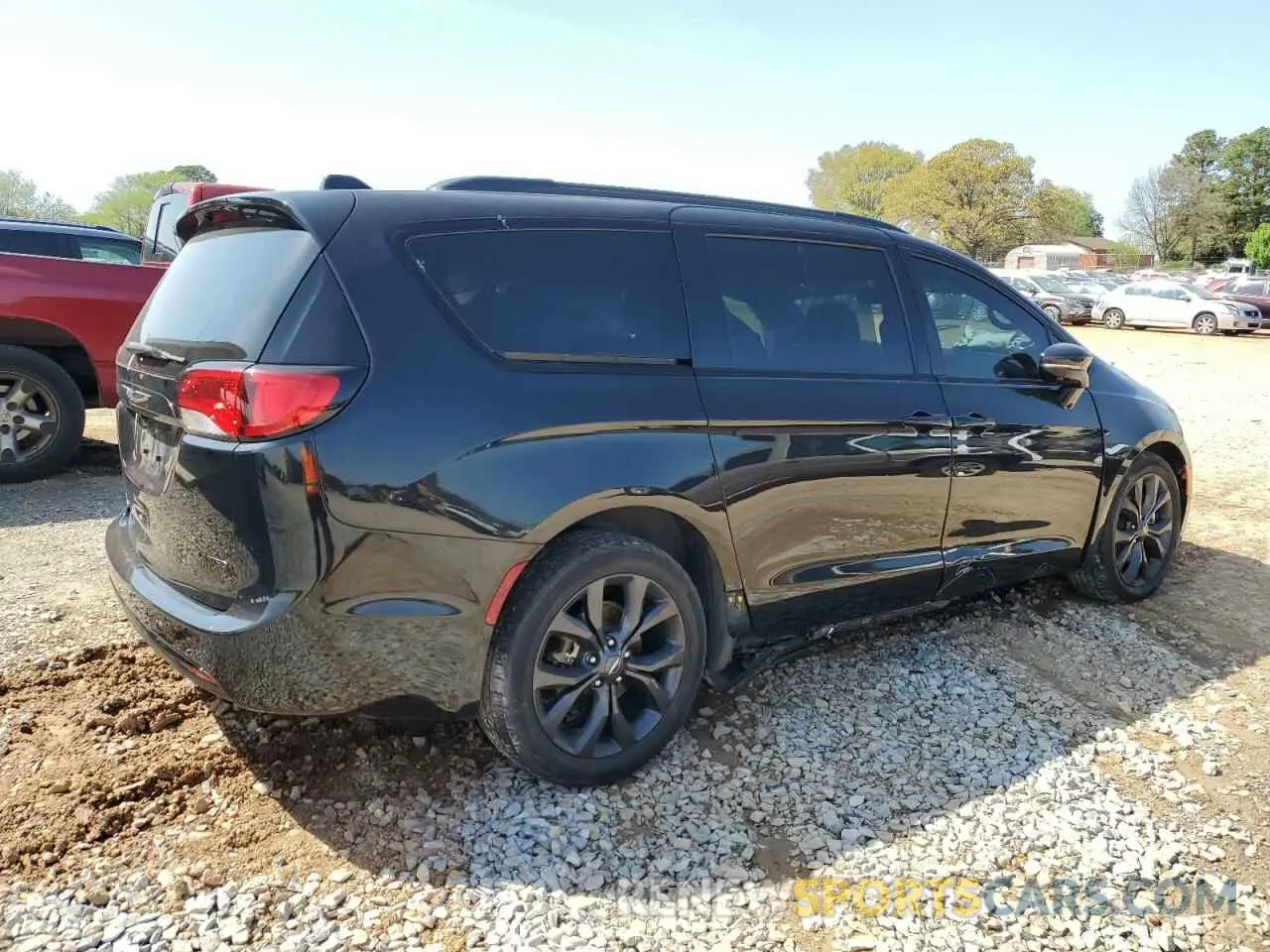 3 Photograph of a damaged car 2C4RC1GGXKR616773 CHRYSLER PACIFICA 2019