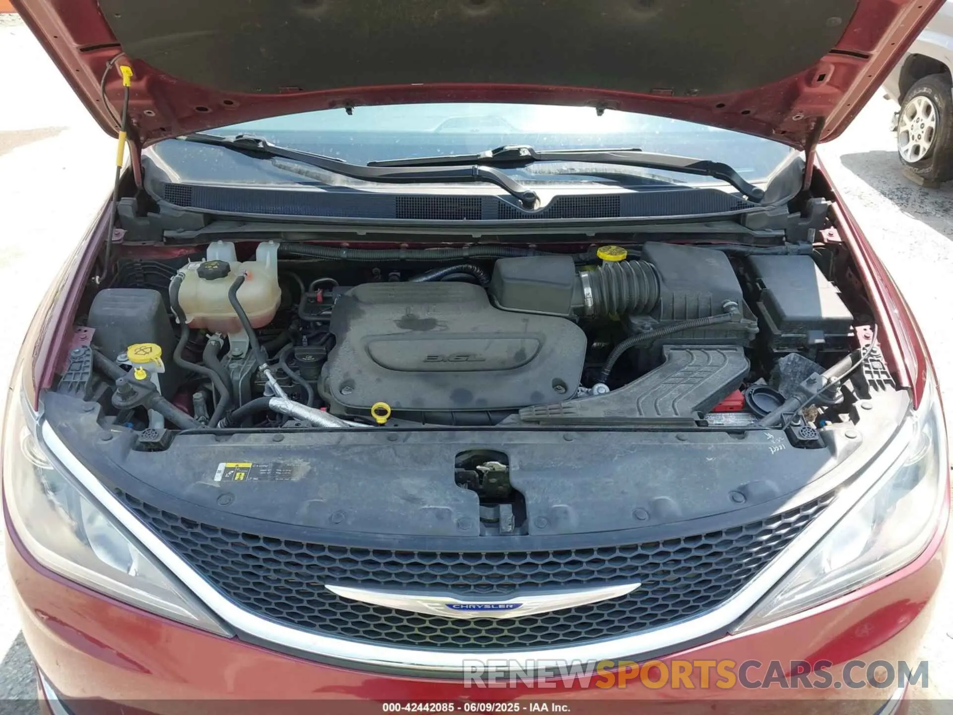 10 Photograph of a damaged car 2C4RC1GGXKR751638 CHRYSLER PACIFICA 2019
