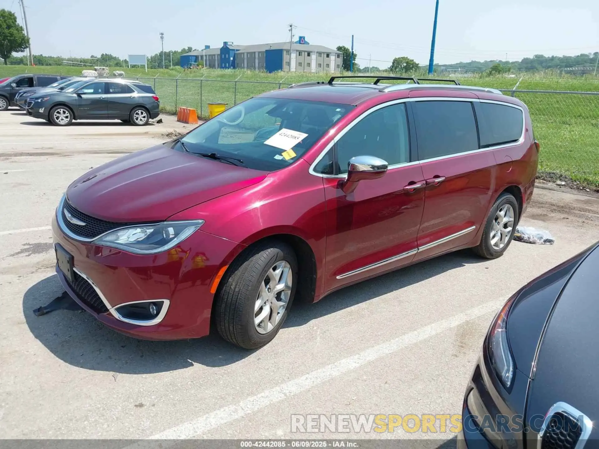 2 Photograph of a damaged car 2C4RC1GGXKR751638 CHRYSLER PACIFICA 2019