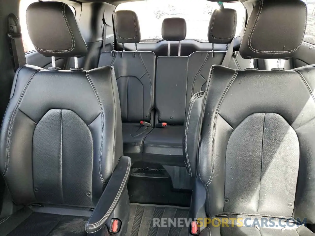 10 Photograph of a damaged car 2C4RC1L77KR668805 CHRYSLER PACIFICA 2019