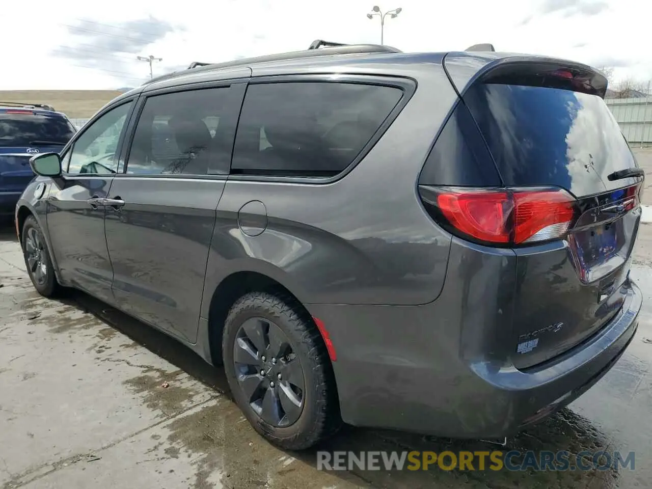 2 Photograph of a damaged car 2C4RC1L77KR668805 CHRYSLER PACIFICA 2019