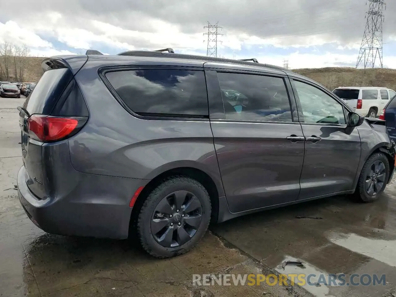 3 Photograph of a damaged car 2C4RC1L77KR668805 CHRYSLER PACIFICA 2019