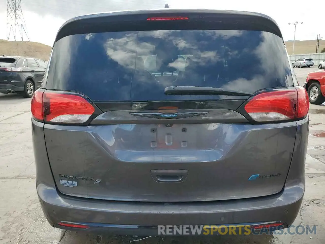 6 Photograph of a damaged car 2C4RC1L77KR668805 CHRYSLER PACIFICA 2019