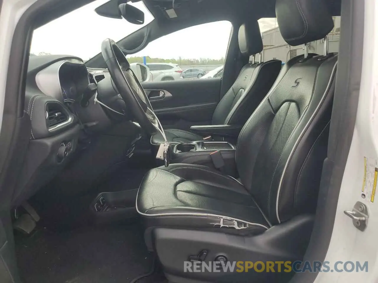 7 Photograph of a damaged car 2C4RC1N72KR668773 CHRYSLER PACIFICA 2019