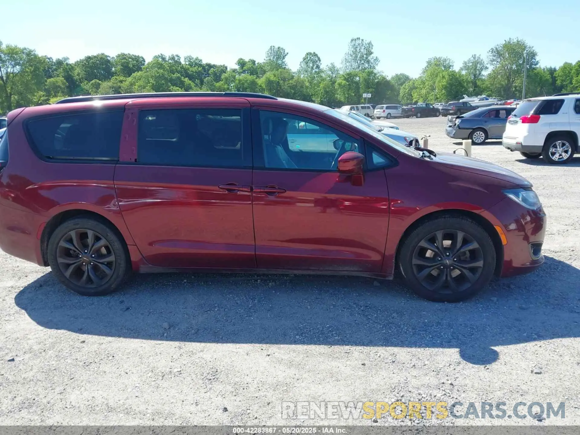 13 Photograph of a damaged car 2C4RC1BG0LR116842 CHRYSLER PACIFICA 2020