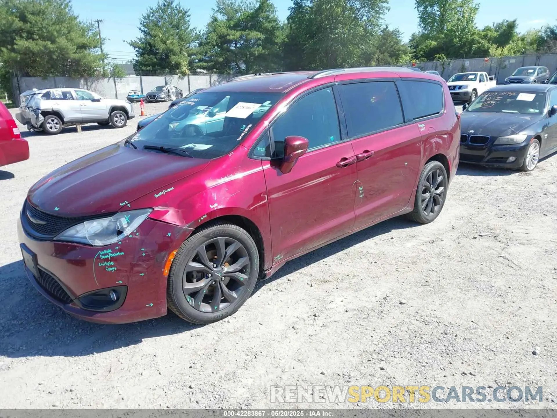 2 Photograph of a damaged car 2C4RC1BG0LR116842 CHRYSLER PACIFICA 2020