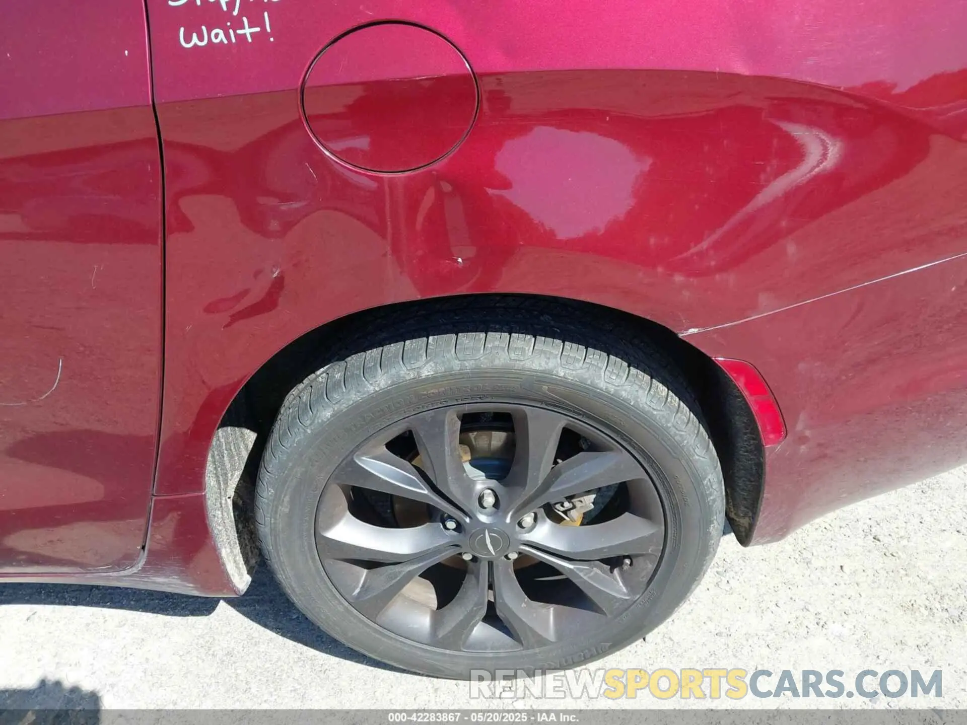 21 Photograph of a damaged car 2C4RC1BG0LR116842 CHRYSLER PACIFICA 2020