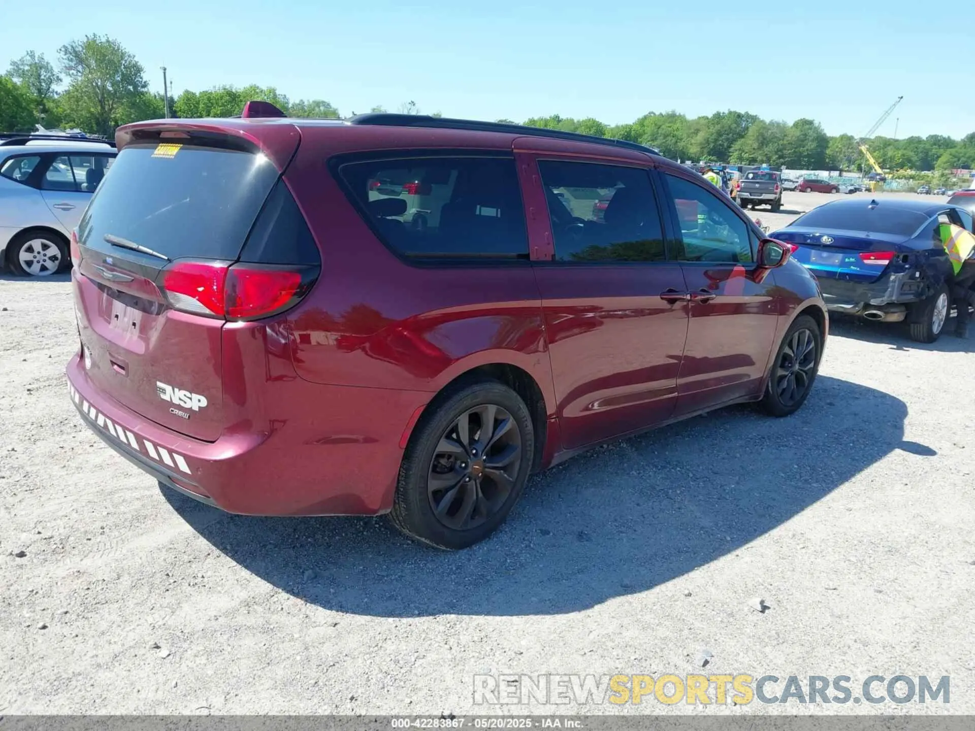 4 Photograph of a damaged car 2C4RC1BG0LR116842 CHRYSLER PACIFICA 2020