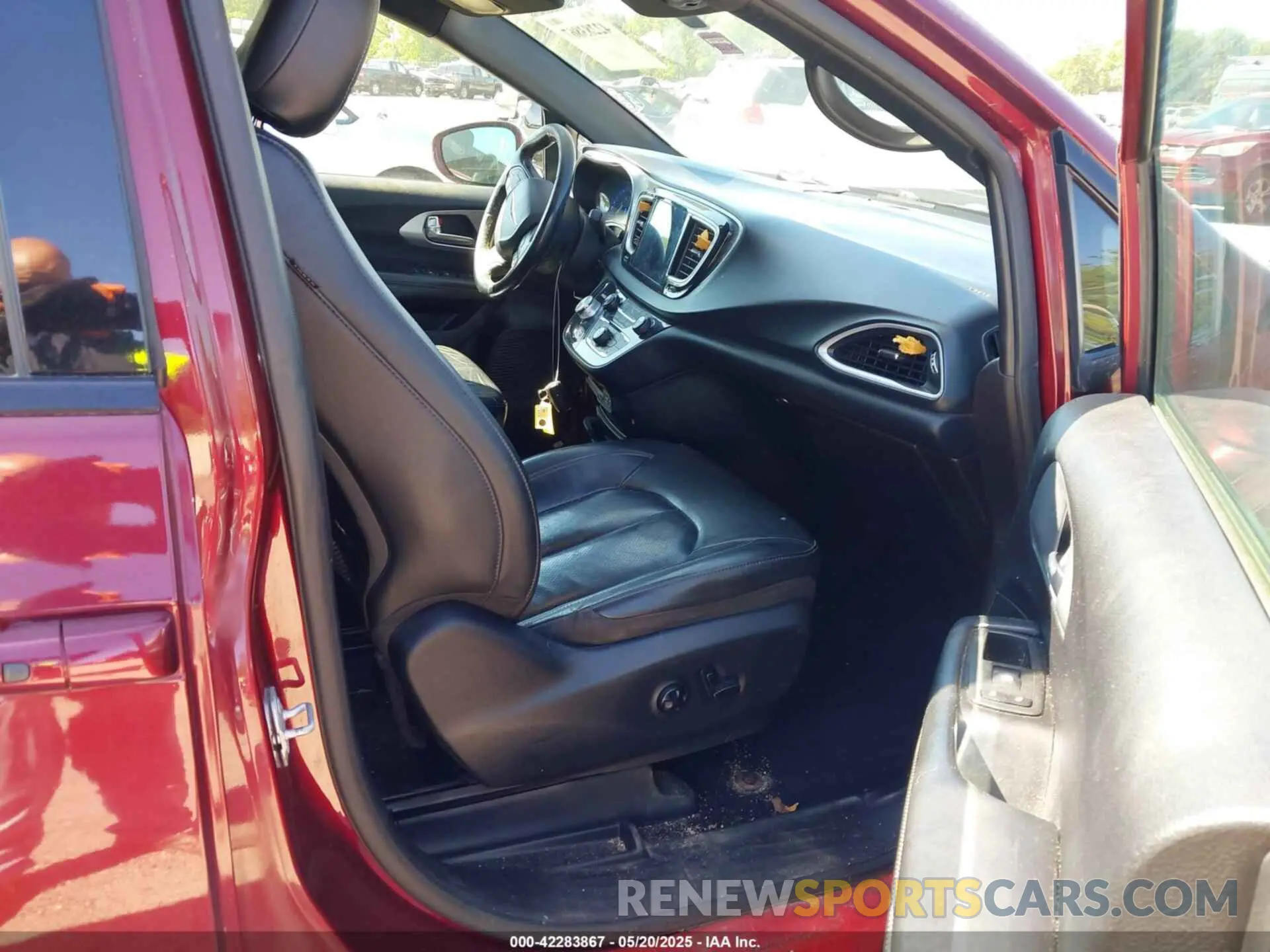 5 Photograph of a damaged car 2C4RC1BG0LR116842 CHRYSLER PACIFICA 2020