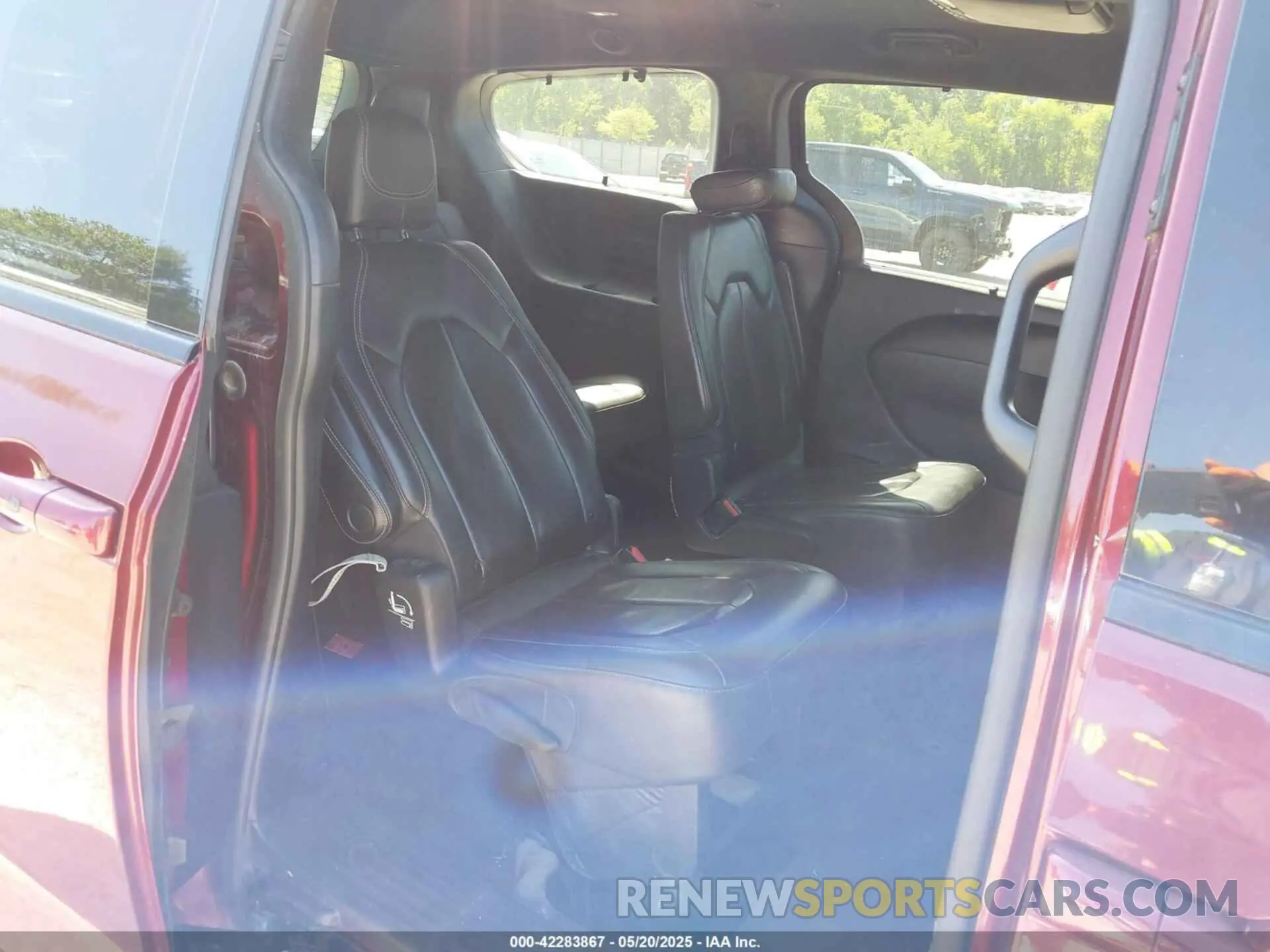 8 Photograph of a damaged car 2C4RC1BG0LR116842 CHRYSLER PACIFICA 2020