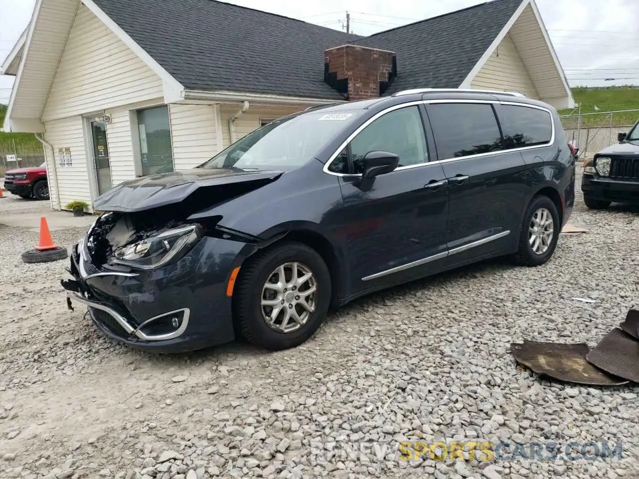 1 Photograph of a damaged car 2C4RC1BG0LR182341 CHRYSLER PACIFICA 2020