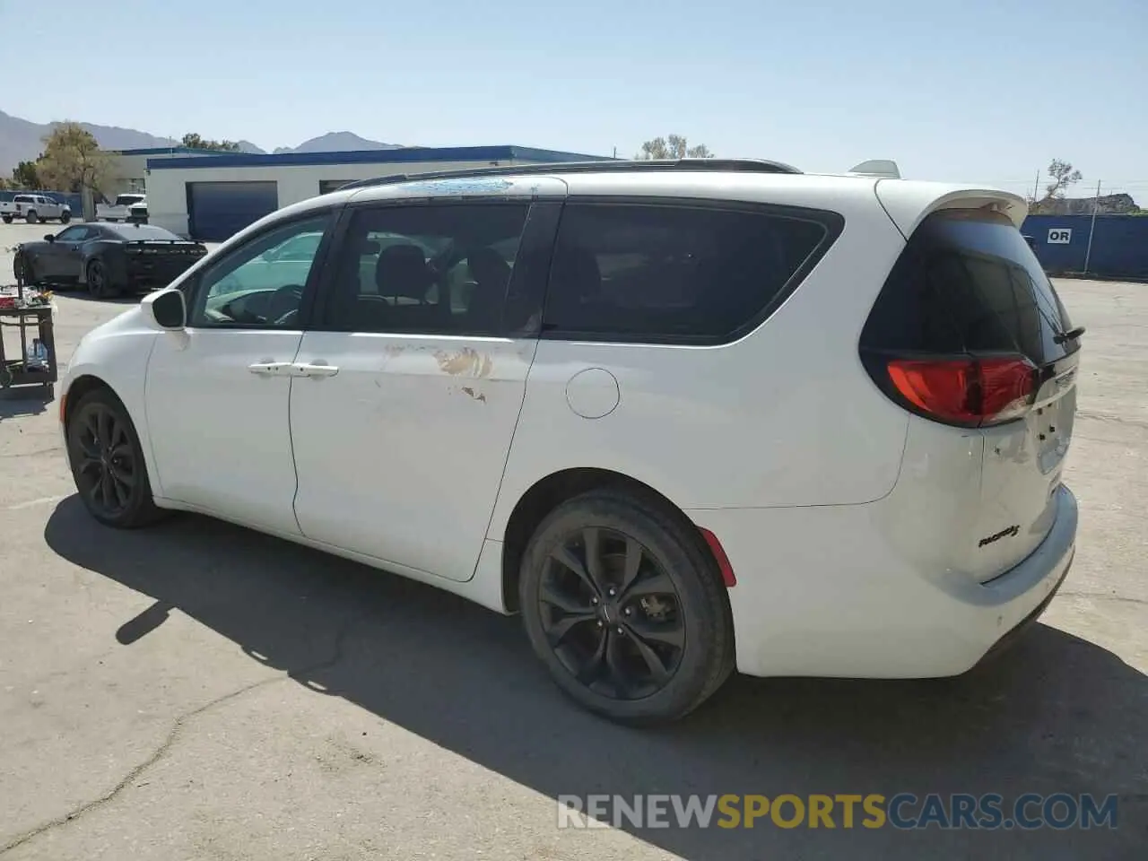 2 Photograph of a damaged car 2C4RC1BG0LR232767 CHRYSLER PACIFICA 2020