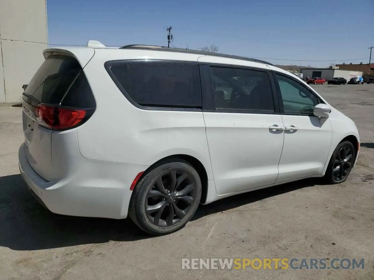 3 Photograph of a damaged car 2C4RC1BG0LR232767 CHRYSLER PACIFICA 2020