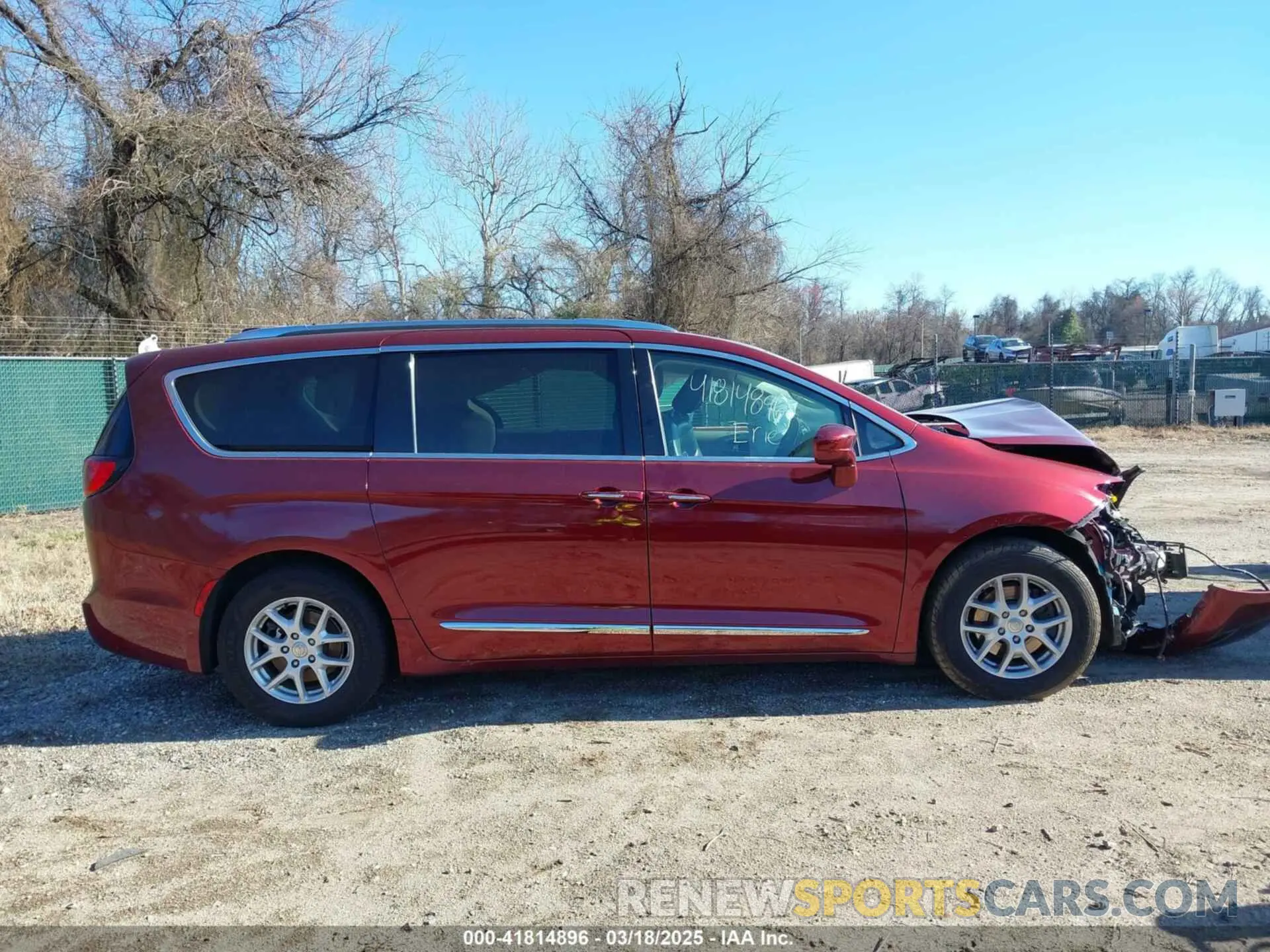 14 Photograph of a damaged car 2C4RC1BG0LR269253 CHRYSLER PACIFICA 2020