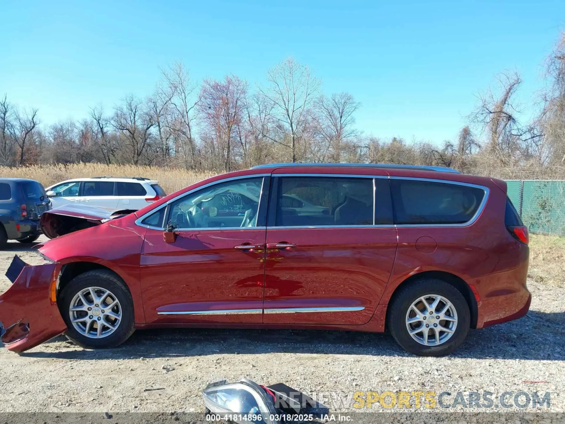 15 Photograph of a damaged car 2C4RC1BG0LR269253 CHRYSLER PACIFICA 2020