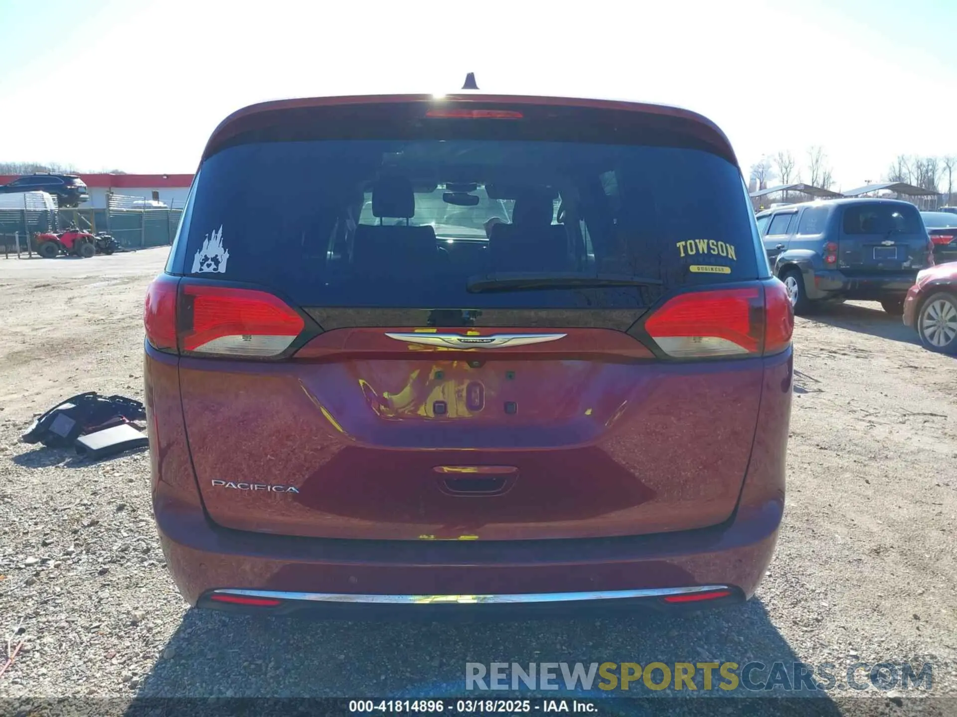 17 Photograph of a damaged car 2C4RC1BG0LR269253 CHRYSLER PACIFICA 2020