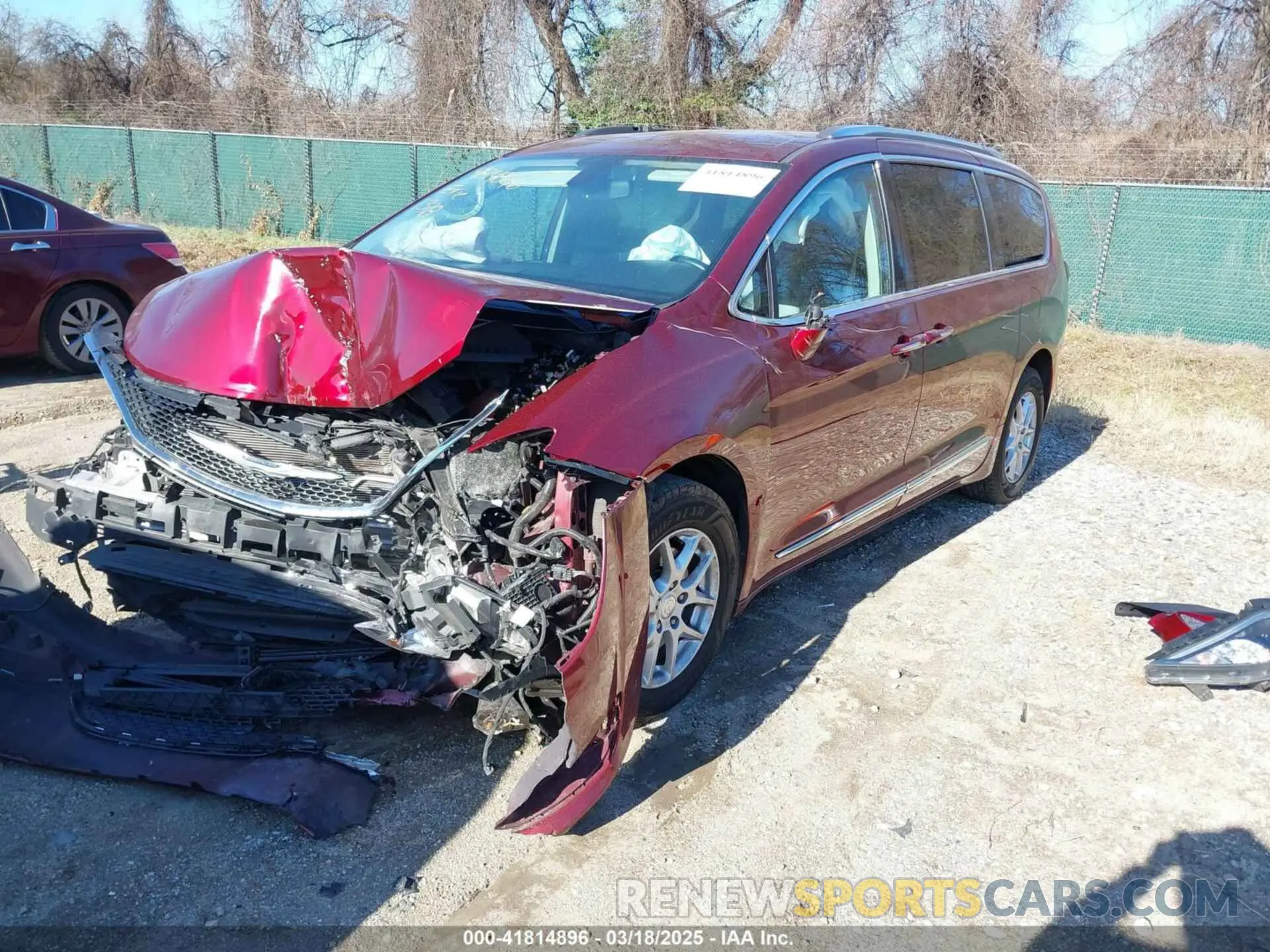 2 Photograph of a damaged car 2C4RC1BG0LR269253 CHRYSLER PACIFICA 2020