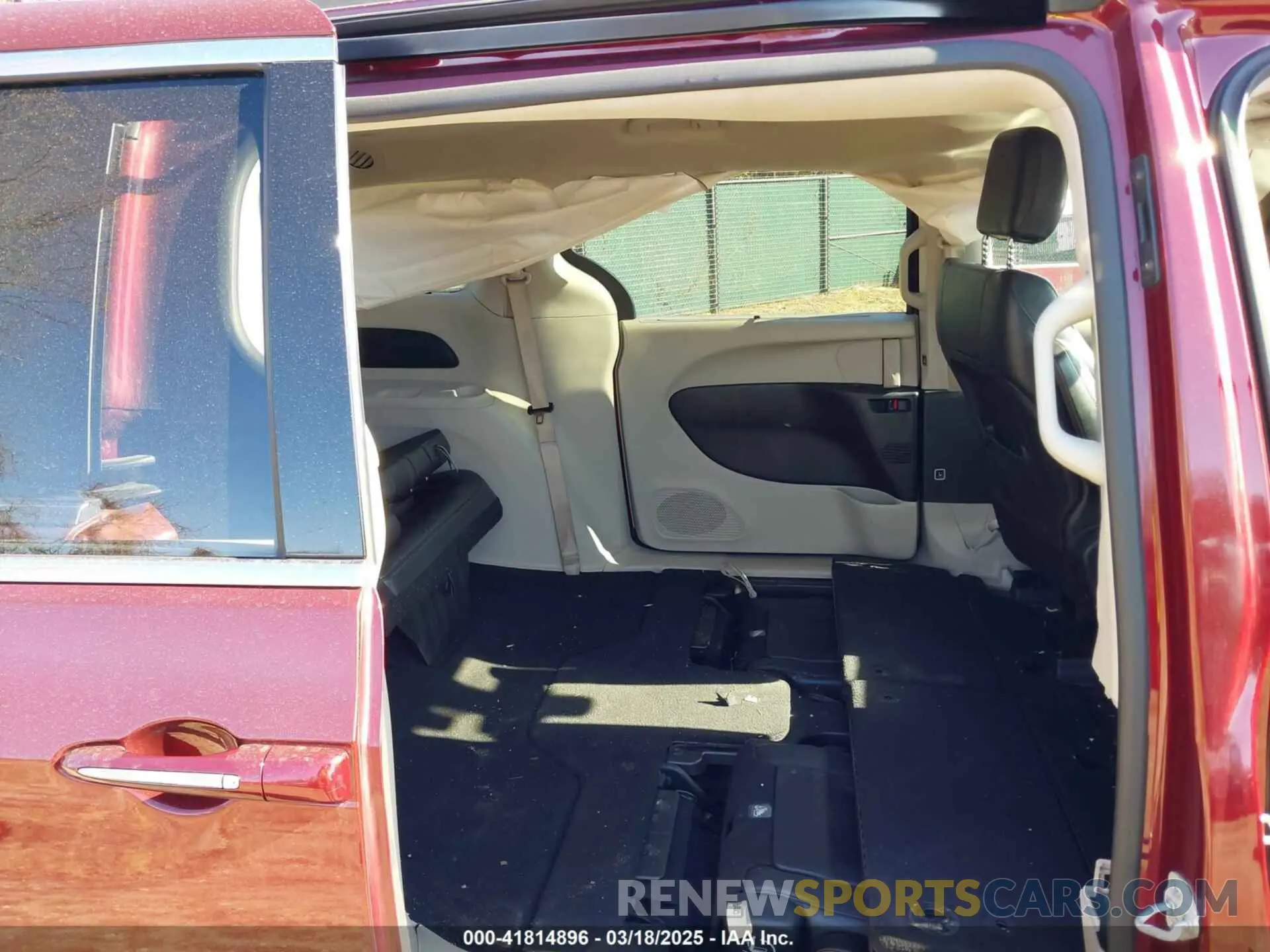 8 Photograph of a damaged car 2C4RC1BG0LR269253 CHRYSLER PACIFICA 2020