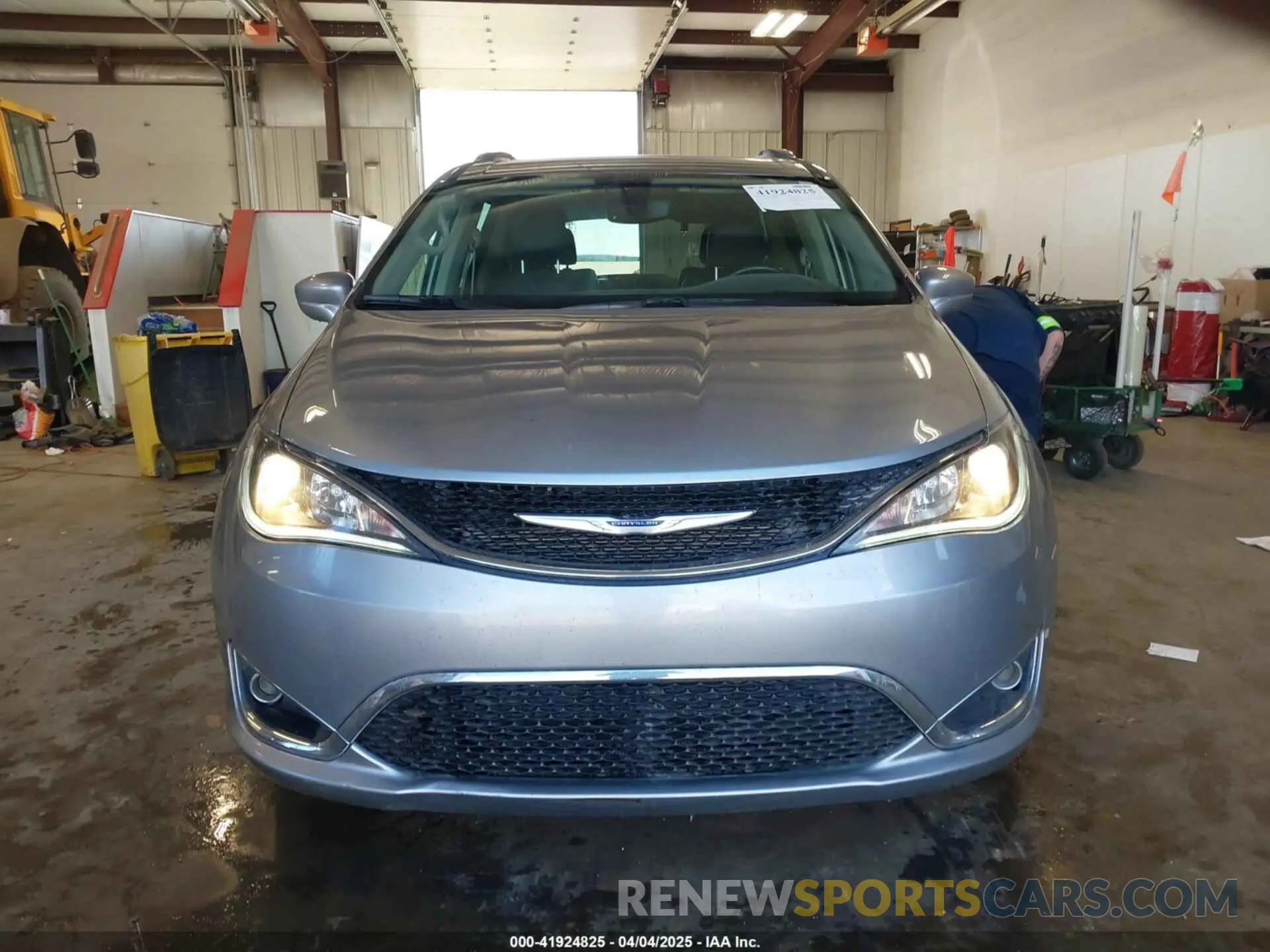 12 Photograph of a damaged car 2C4RC1BG1LR123976 CHRYSLER PACIFICA 2020