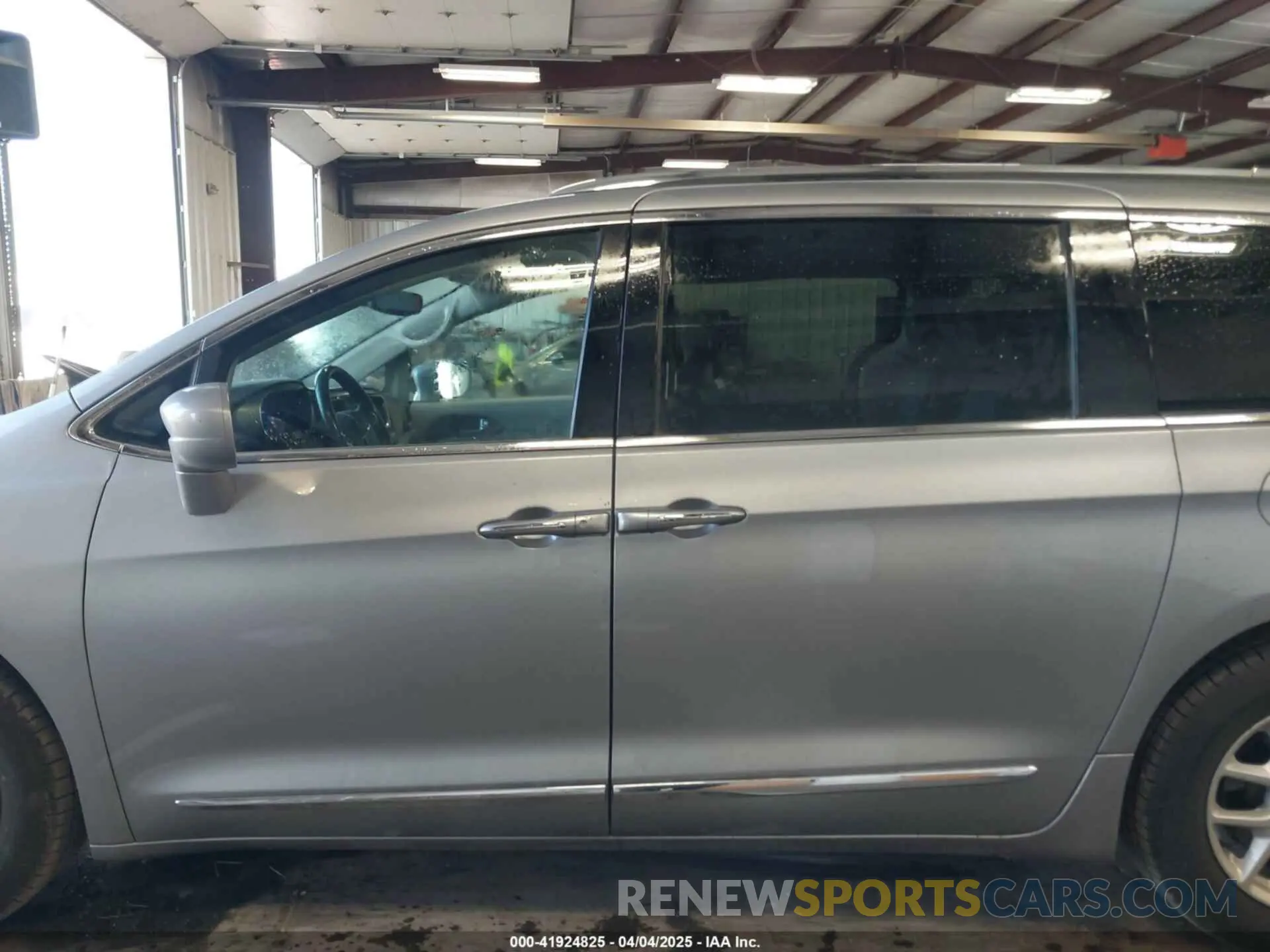 14 Photograph of a damaged car 2C4RC1BG1LR123976 CHRYSLER PACIFICA 2020