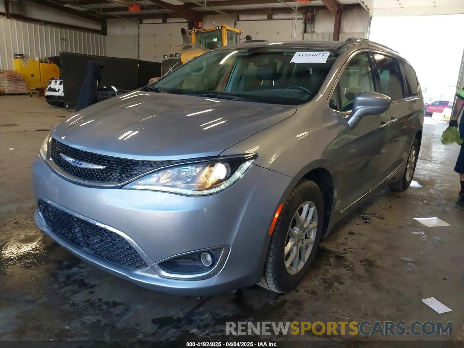 2 Photograph of a damaged car 2C4RC1BG1LR123976 CHRYSLER PACIFICA 2020
