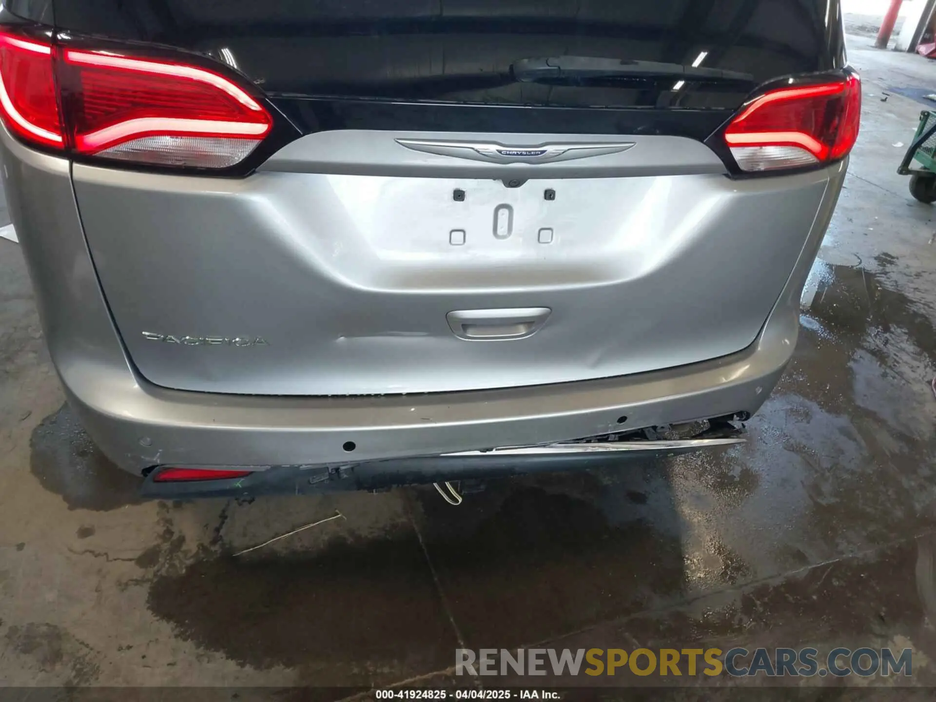 6 Photograph of a damaged car 2C4RC1BG1LR123976 CHRYSLER PACIFICA 2020