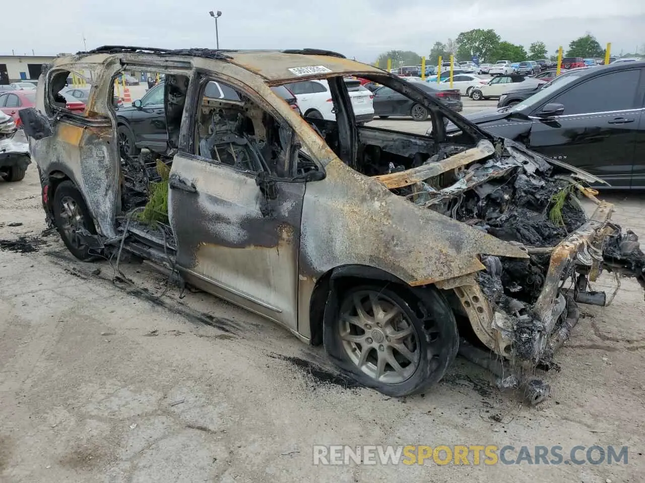 4 Photograph of a damaged car 2C4RC1BG1LR129504 CHRYSLER PACIFICA 2020