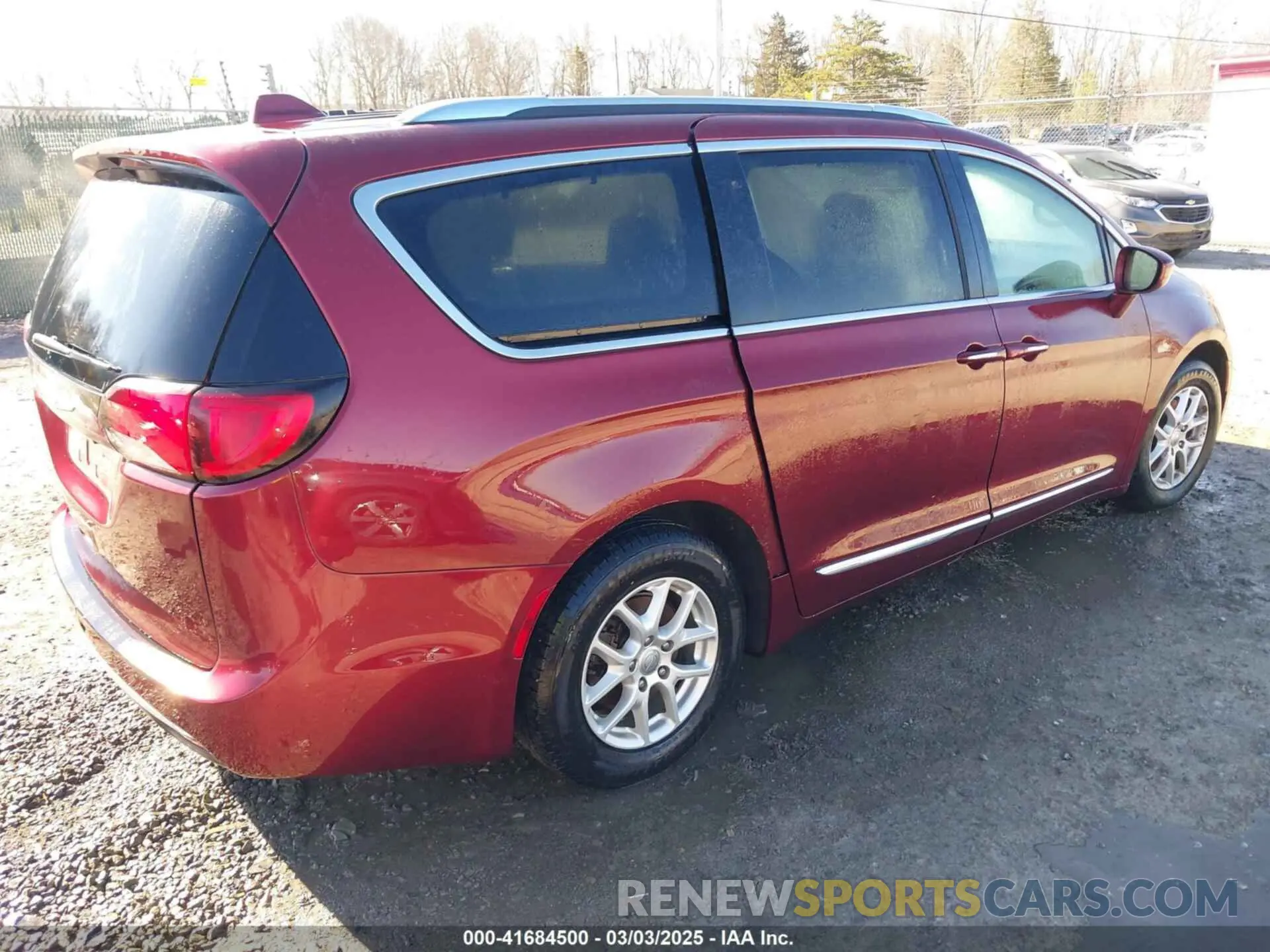 4 Photograph of a damaged car 2C4RC1BG1LR133424 CHRYSLER PACIFICA 2020