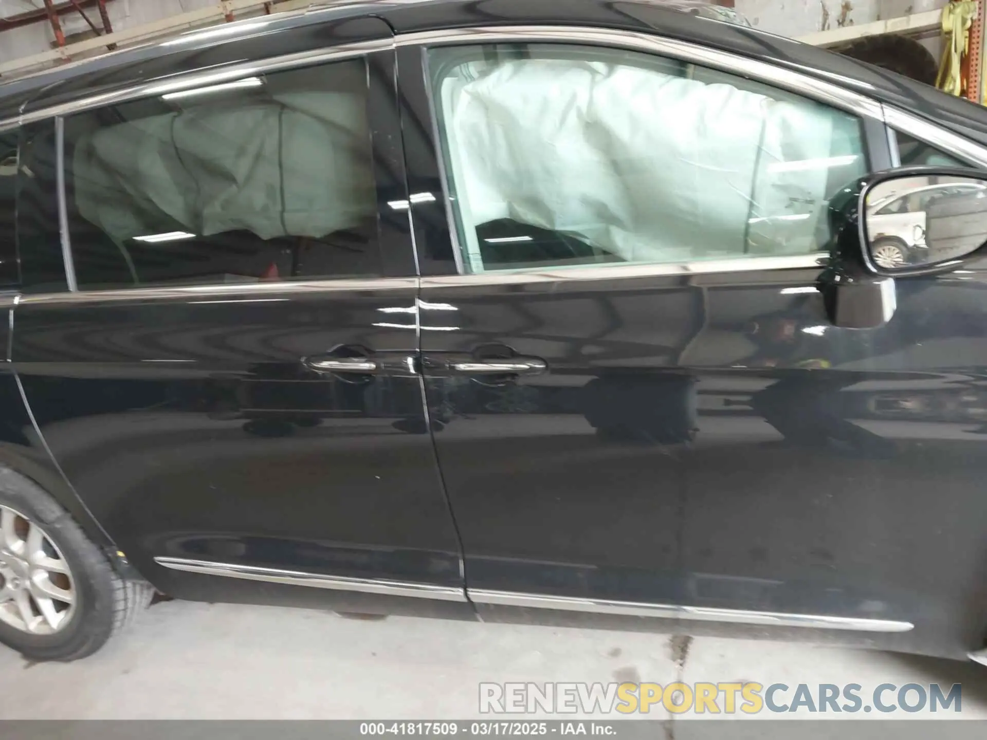 13 Photograph of a damaged car 2C4RC1BG1LR142494 CHRYSLER PACIFICA 2020
