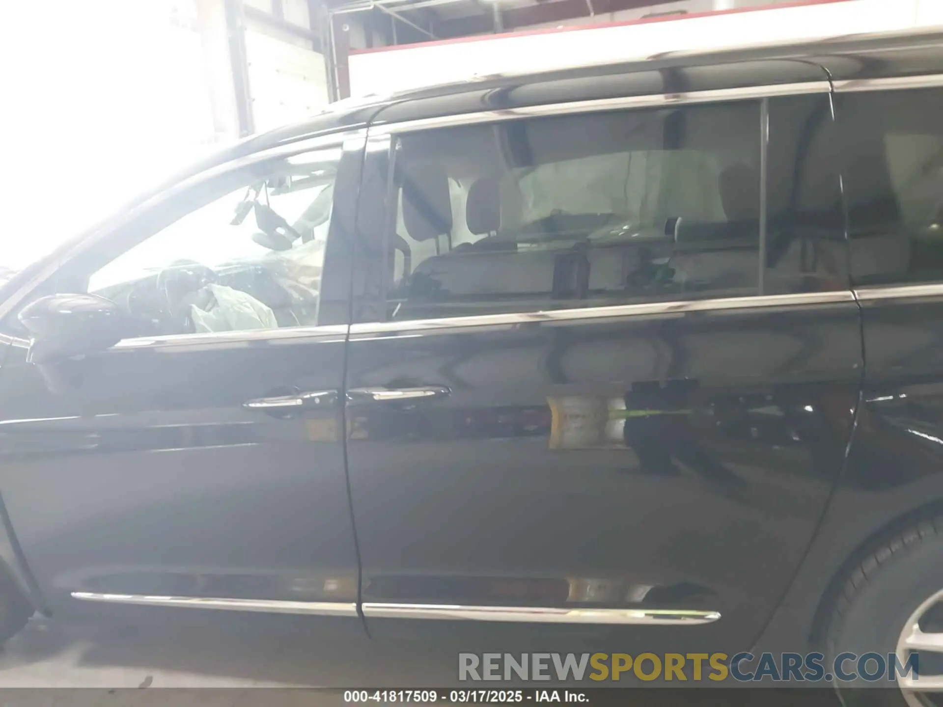 14 Photograph of a damaged car 2C4RC1BG1LR142494 CHRYSLER PACIFICA 2020
