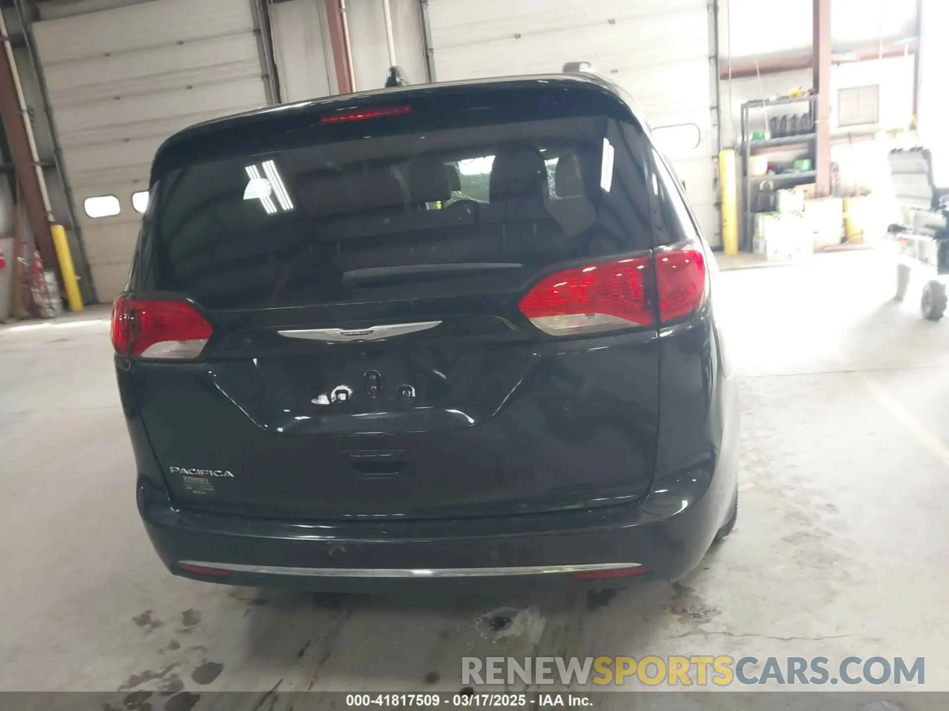 16 Photograph of a damaged car 2C4RC1BG1LR142494 CHRYSLER PACIFICA 2020