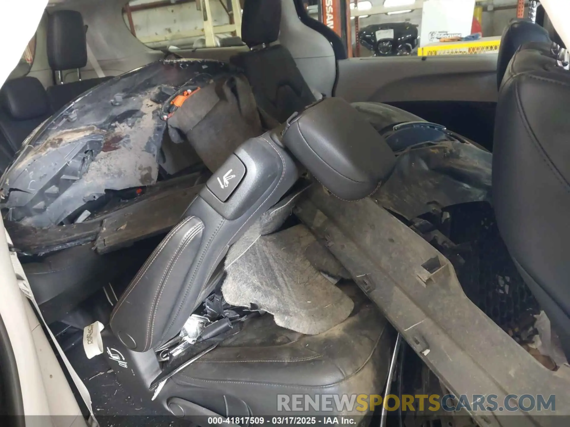 8 Photograph of a damaged car 2C4RC1BG1LR142494 CHRYSLER PACIFICA 2020