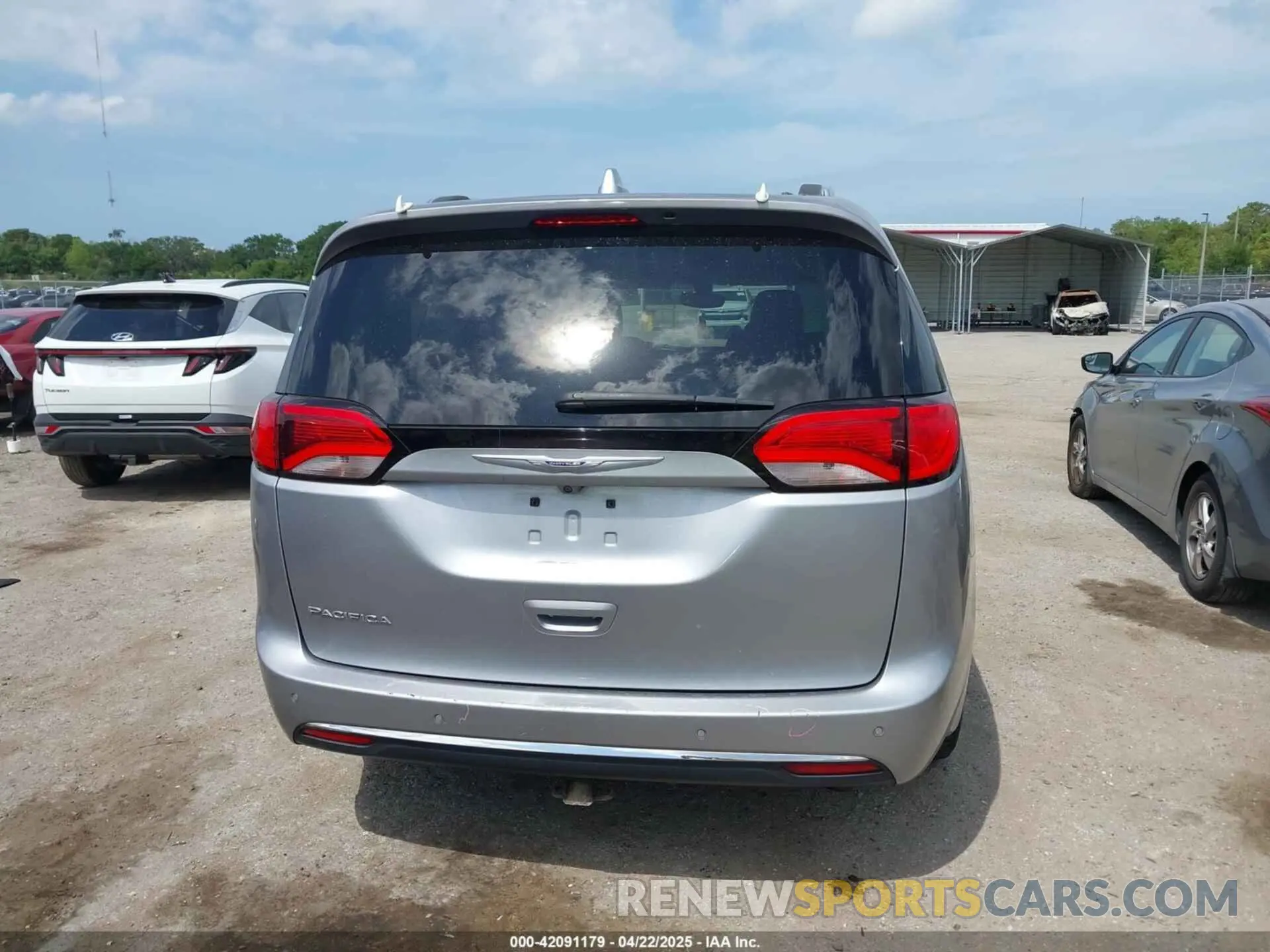 16 Photograph of a damaged car 2C4RC1BG1LR268936 CHRYSLER PACIFICA 2020