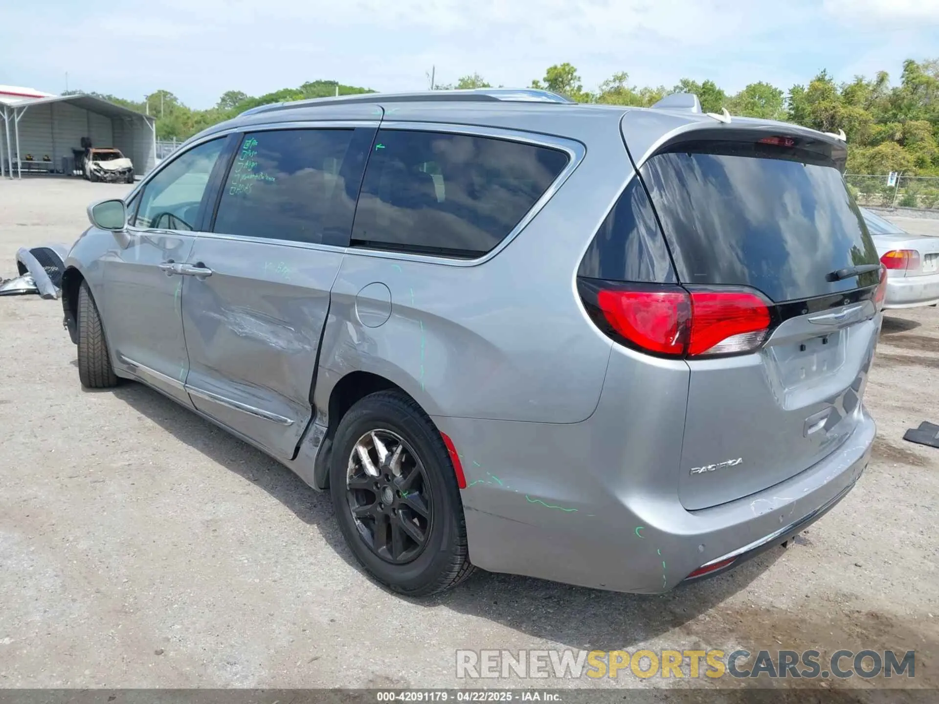 3 Photograph of a damaged car 2C4RC1BG1LR268936 CHRYSLER PACIFICA 2020