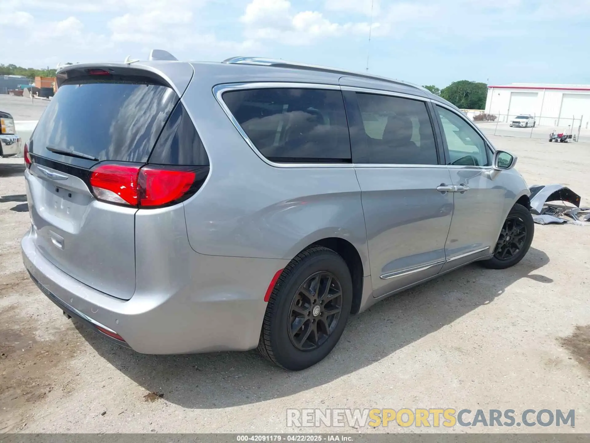 4 Photograph of a damaged car 2C4RC1BG1LR268936 CHRYSLER PACIFICA 2020
