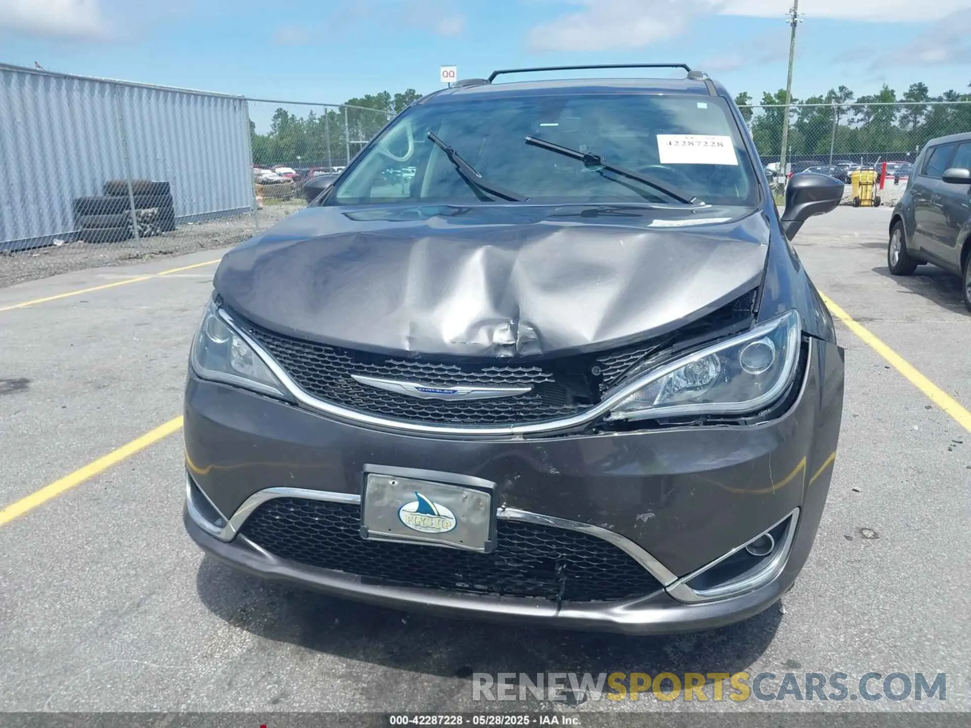 12 Photograph of a damaged car 2C4RC1BG1LR269004 CHRYSLER PACIFICA 2020