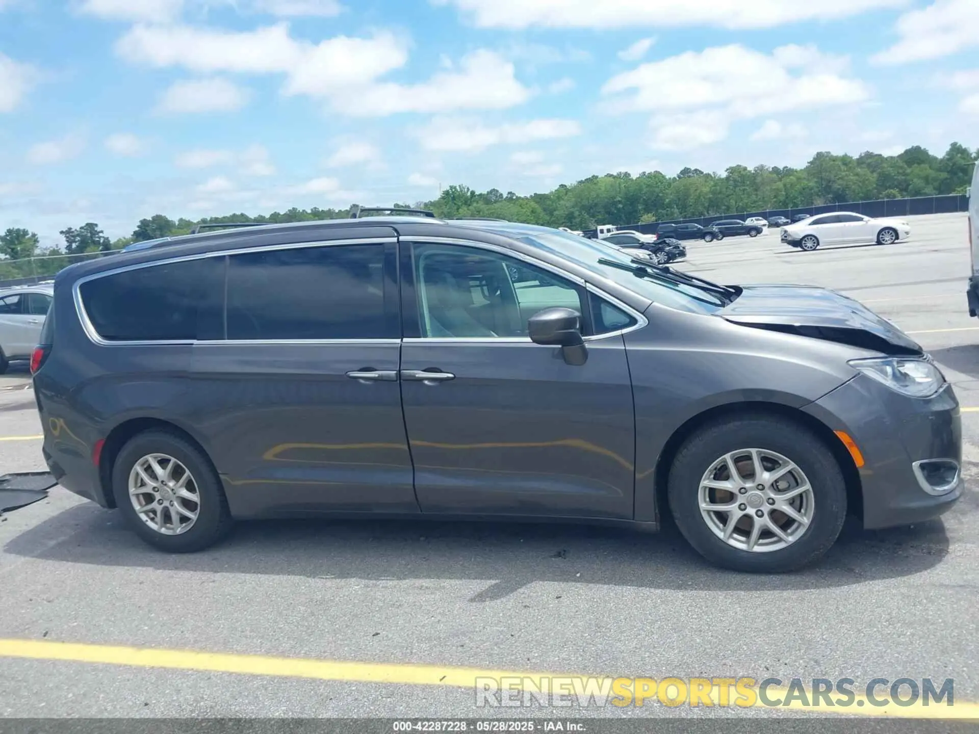 13 Photograph of a damaged car 2C4RC1BG1LR269004 CHRYSLER PACIFICA 2020